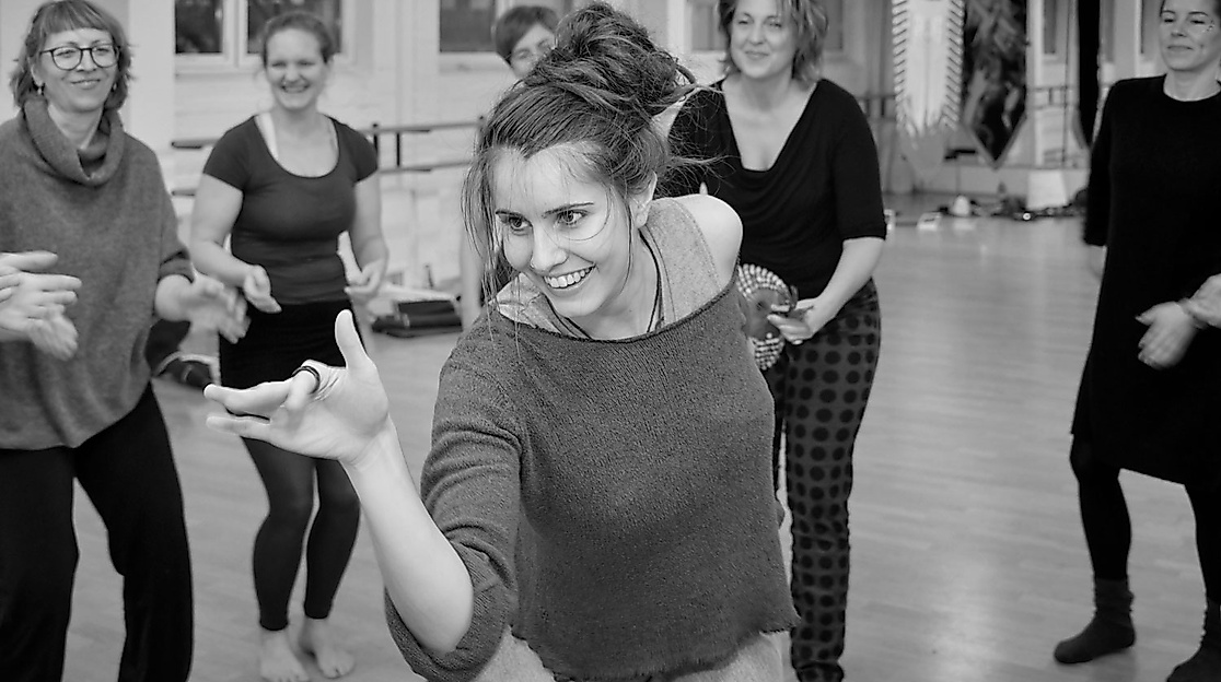 Tanzworkshop_Schwarzweiß_Gruppe (1)