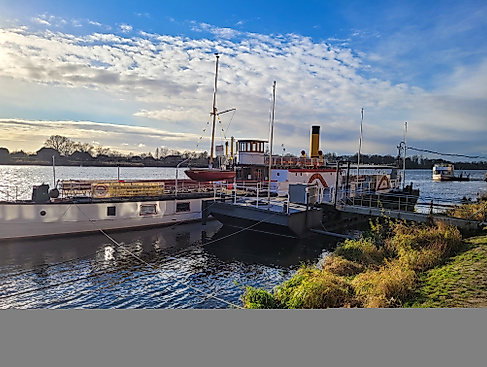 Rundfahrten mit dem Raddampfer "Kaiser Wilhelm" zur Fischmeile