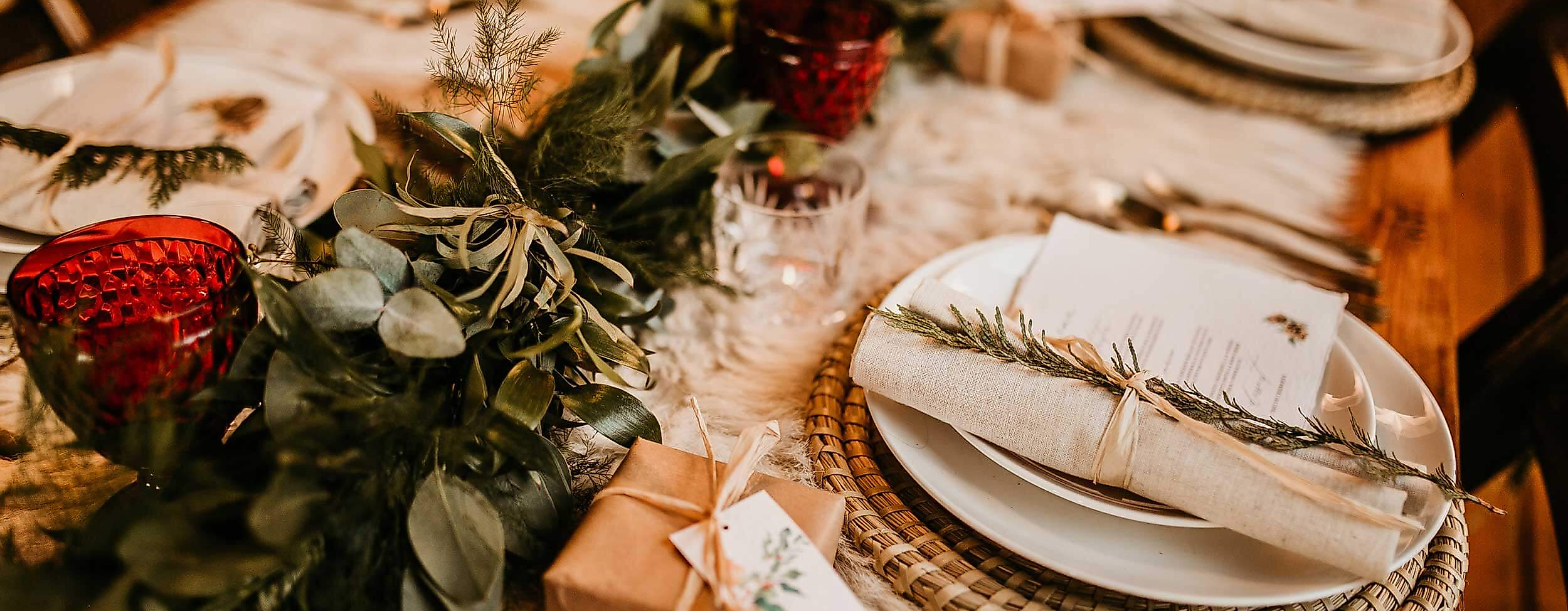 Geschmueckter Weihnachtstisch