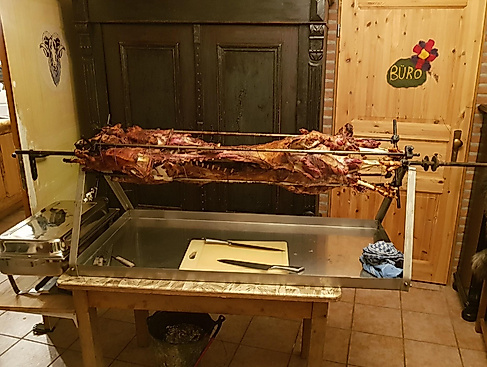 Heidschnucke am Spieß