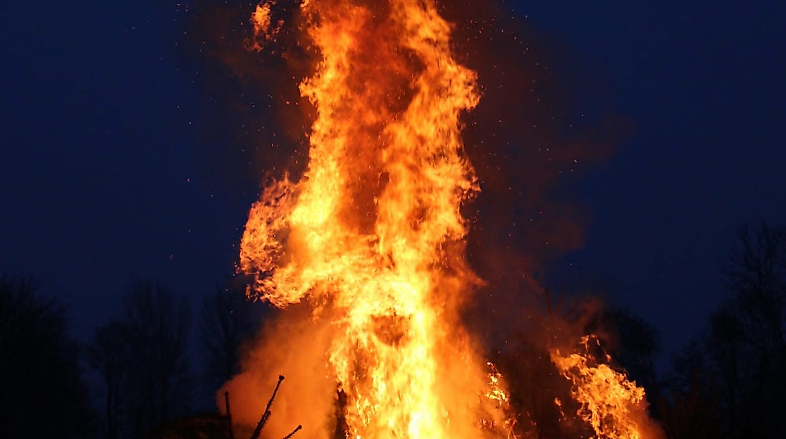 Großes Osterfeuer