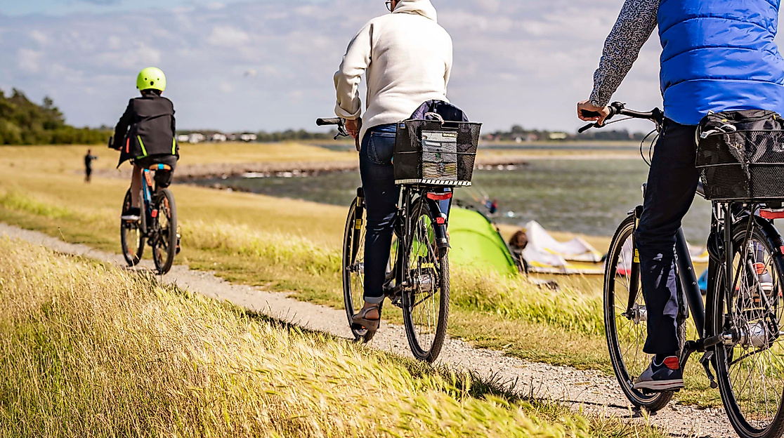 Radfahren auf dem Deich