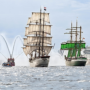 HAFENGEBURTSTAG Auslaufparade
