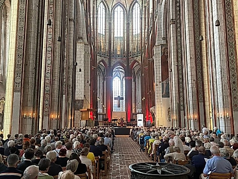 Motorradgottesdienst mit der Arbeitsgemeinschaft christlicher Motorradfahrer:innen Lübeck
