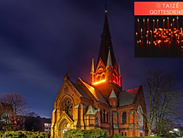 Kreuzkirche am Abend