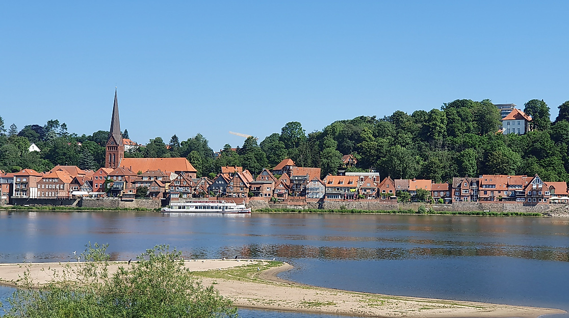Rundfahrten mit dem Raddampfer "Kaiser Wilhelm" zur Fischmeile