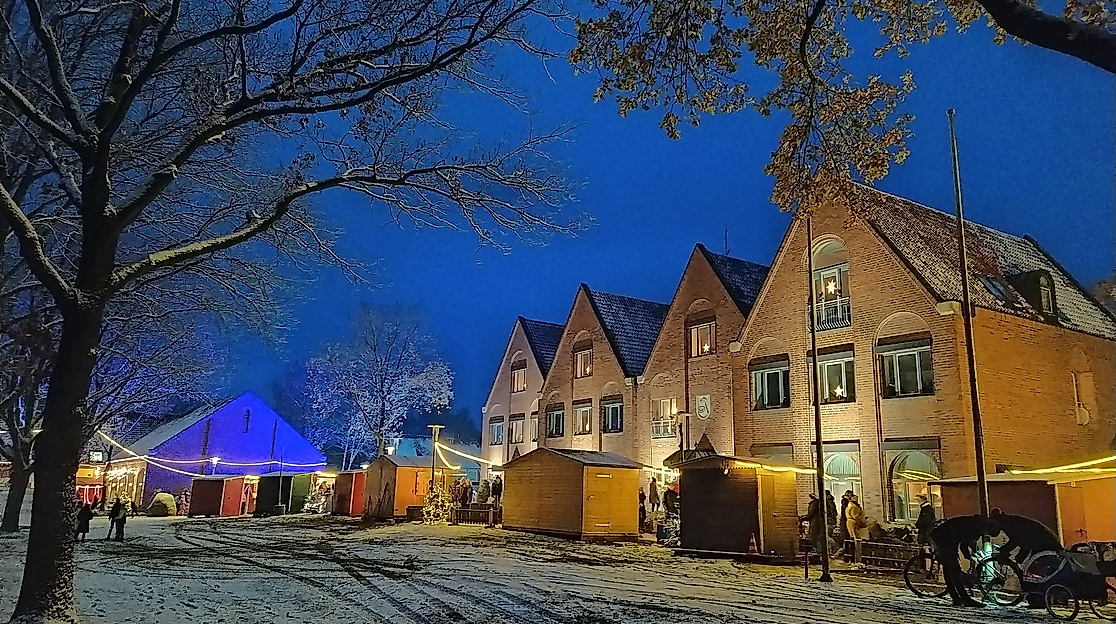 Rathaus Tarmstedt mit Weihnachtsmarkt