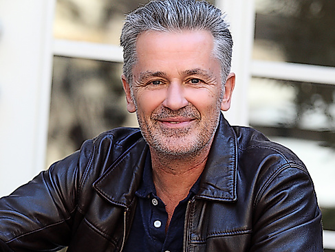 881511361684F6D___Selected