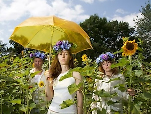 ANASTASIA - Auf der Spur völkischer Siedler*innen - Gastspiel der Polyformers - in Kooperation mit der Gruppe beherzt