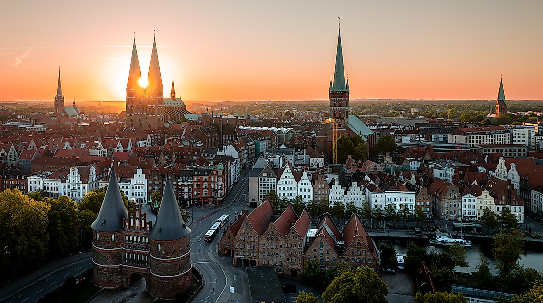 7Türme+ Benefiz-Kirchenführung, Treffpunkt am Holstentor - Ziel: St. Aegidien