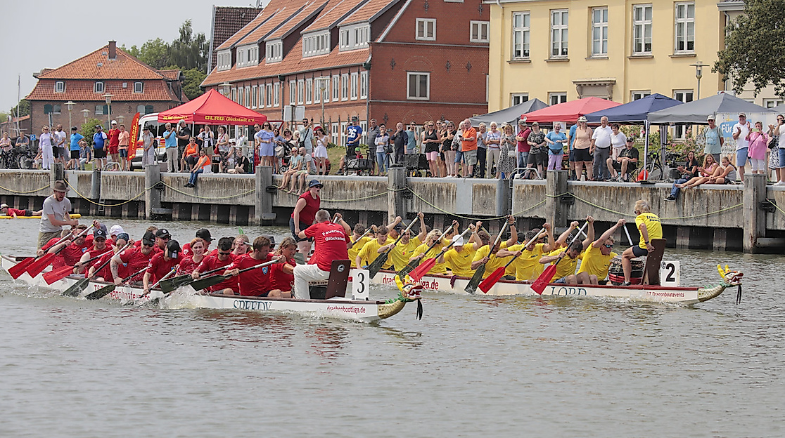 Drachenbootrennen in Glückstadt