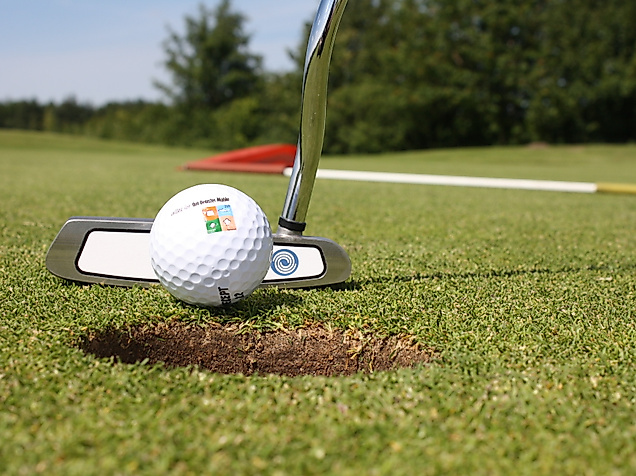 gut-deinster-muehle_putter-logoball_c-gut-deinster-muehle-golfpark_01