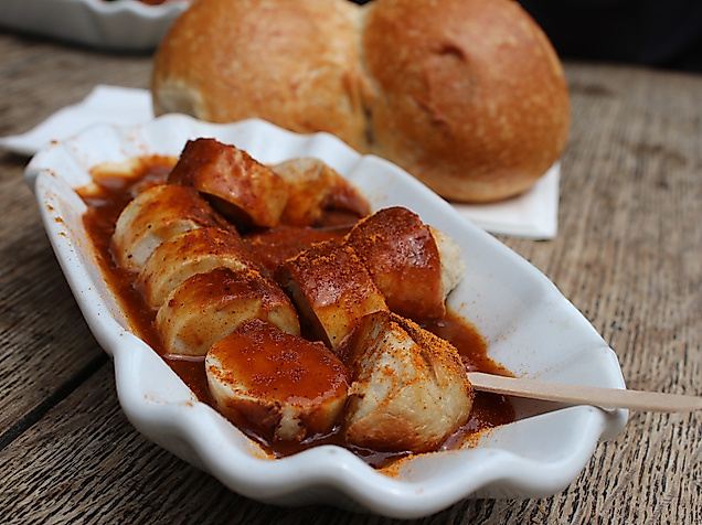 currywurst_mit_broetchen_c-alexanderfox_pixabay_4229460