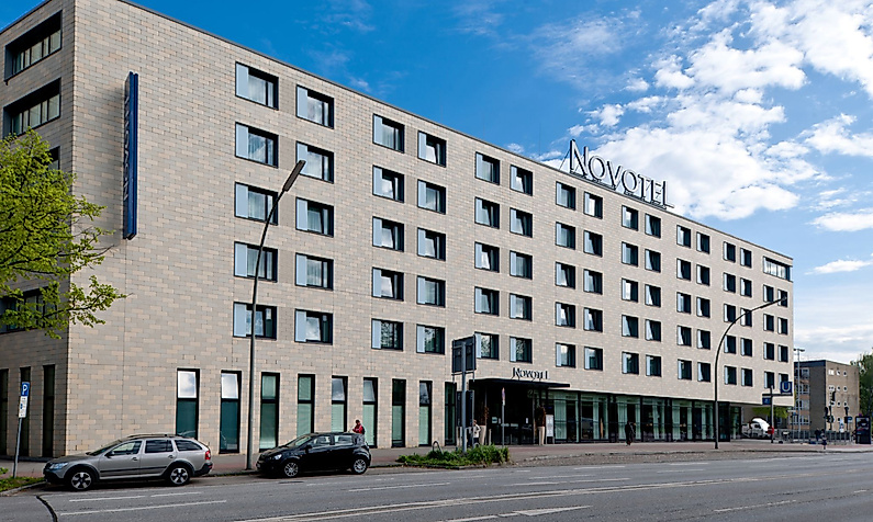 Hotel Novotel Hamburg Alster: Außenansicht