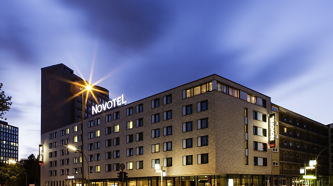 Hotel Novotel Hamburg Alster: Außenansicht