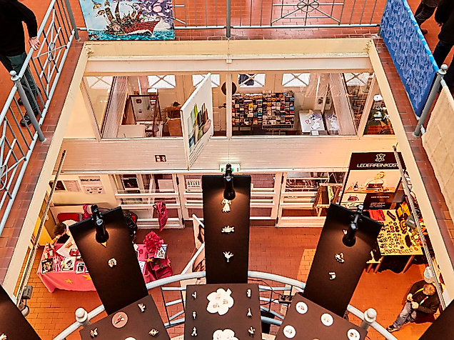 Ansicht der Adventsmesse von der oberen Galerie aus.