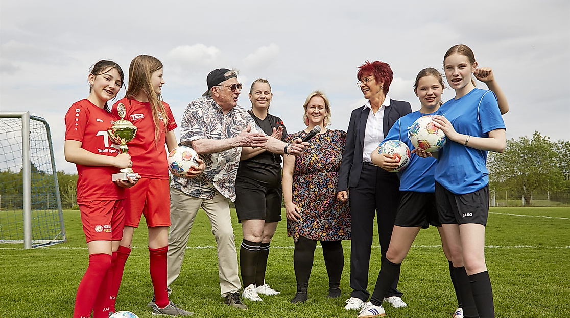De Steenbeeker:“Football, Frünn un Deerns“