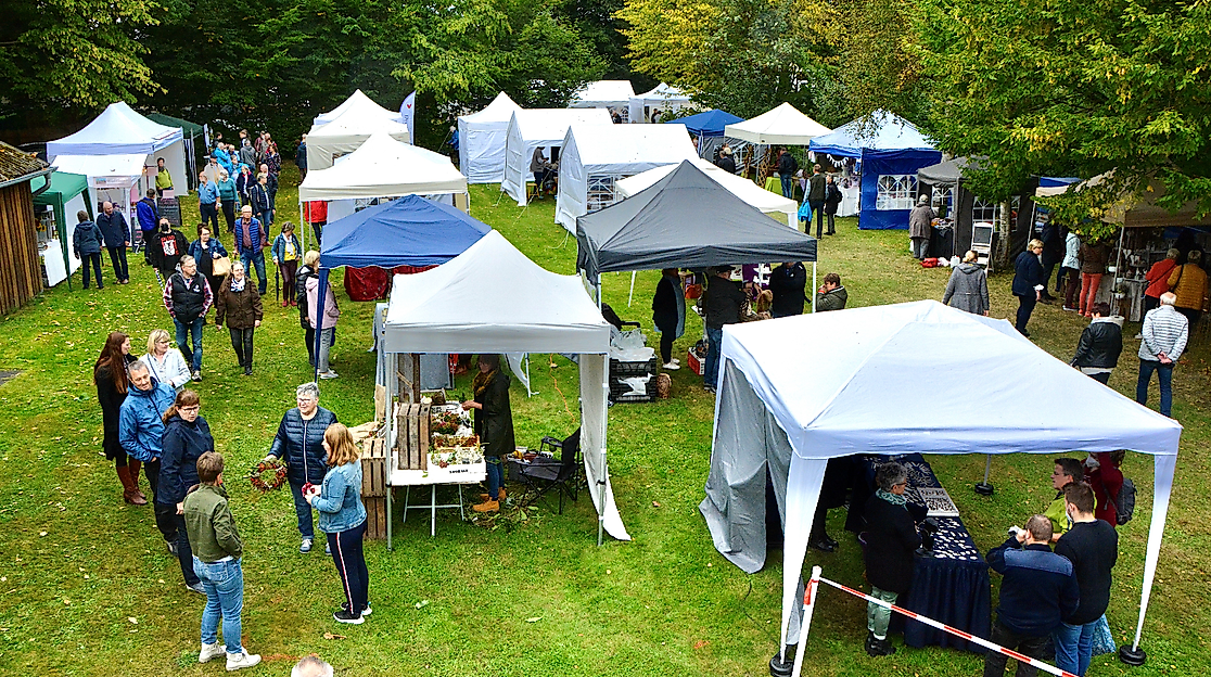 Kunsthandwerkermarkt und Erntedank-Gottesdienst