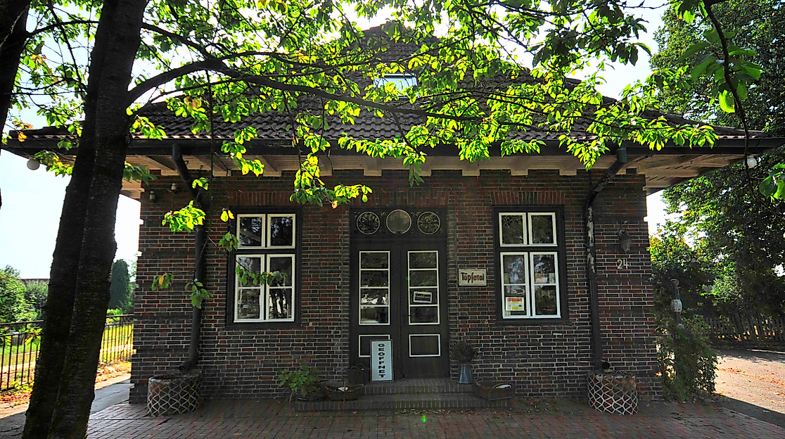 Eingang zur Töpferei und Modellwerkstatt in Gleschendorf (Scharbeutz)