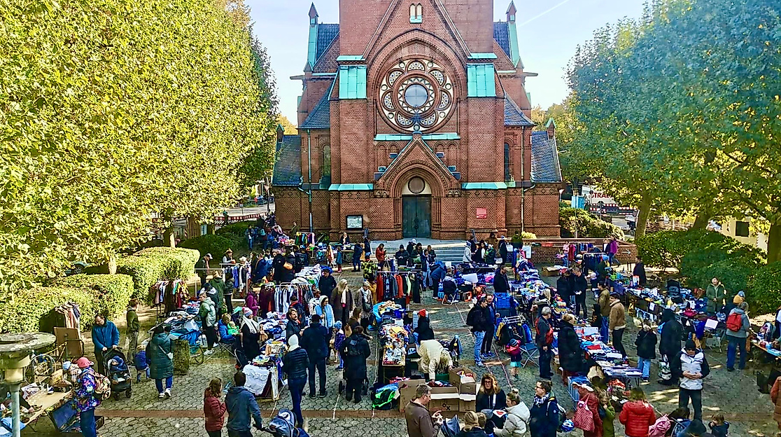 Flohmarkt auf dem Kirchplatz