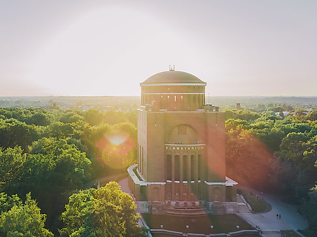 Stadtpark mit Planetarium in Hamburg