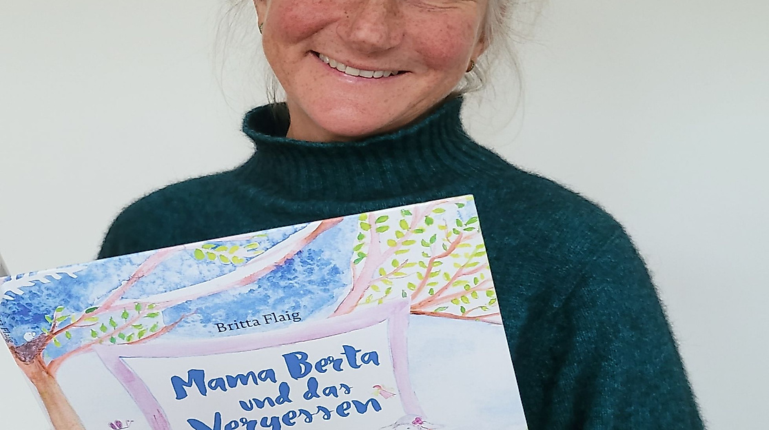 Britta_mit_Buch2