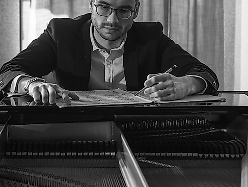 Rote Rosen - Erinnerungen an Gerd Natschinski - Lukas Natschinski spielt und singt Gerd Natschinski