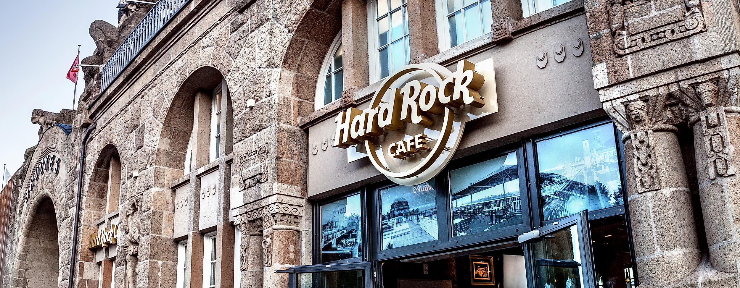 HRC-Entrance-c-Hard-Rock-Cafe-Hamburg