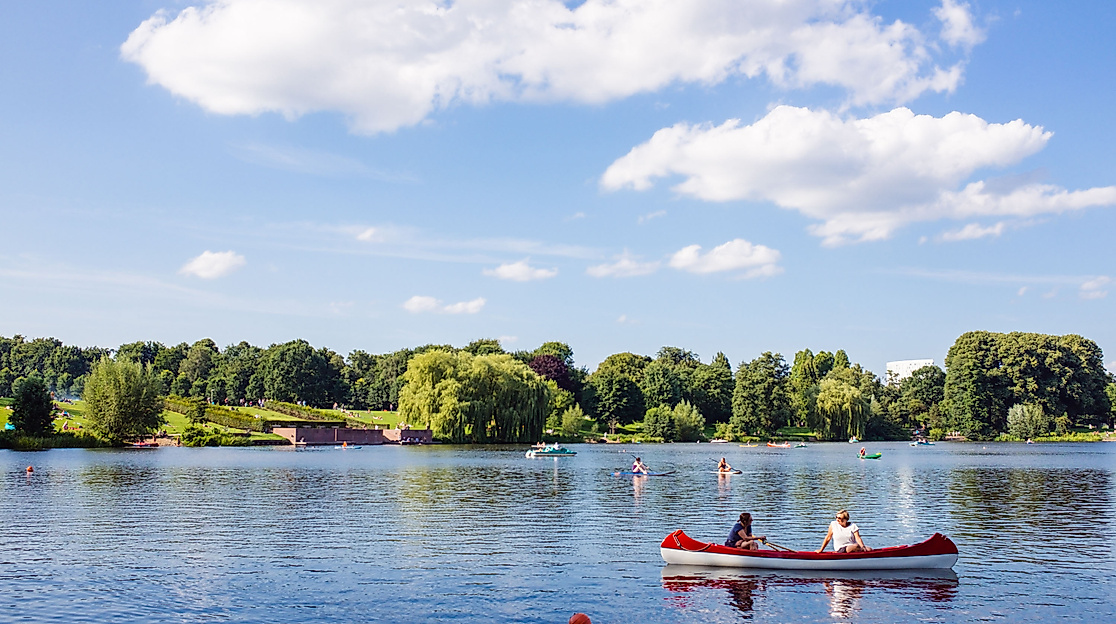 stadtpark_kanus-auf-dem-stadtparksee_c-hamburg-tourismus-gmbh_1