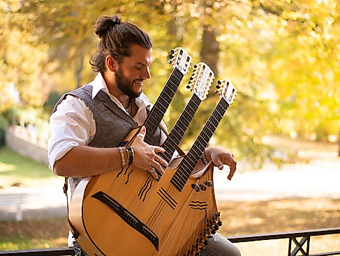 Vicente Patiz - Adventure