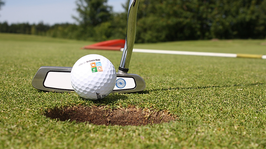 gut-deinster-muehle_putter-logoball_c-gut-deinster-muehle-golfpark_01