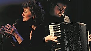 JULIA KOCK chante PIAF - Am Akkordeon: FRANK GRISCHEK