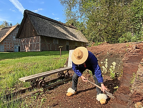 Gnarrenburg erleben: Mit dem Moorbauer auf Zeitreise