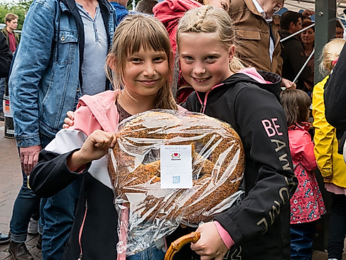 Madchen-mit-Kringel(c)Karl