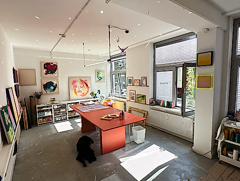 Studio mit Studio-Hund