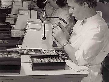 Frauen arbeiten bei VALVO in den 1960er-Jahren