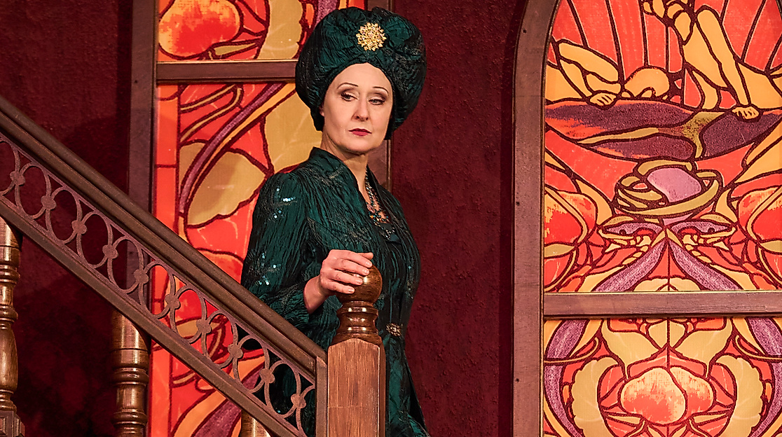 Lady Lebanon auf der Treppe