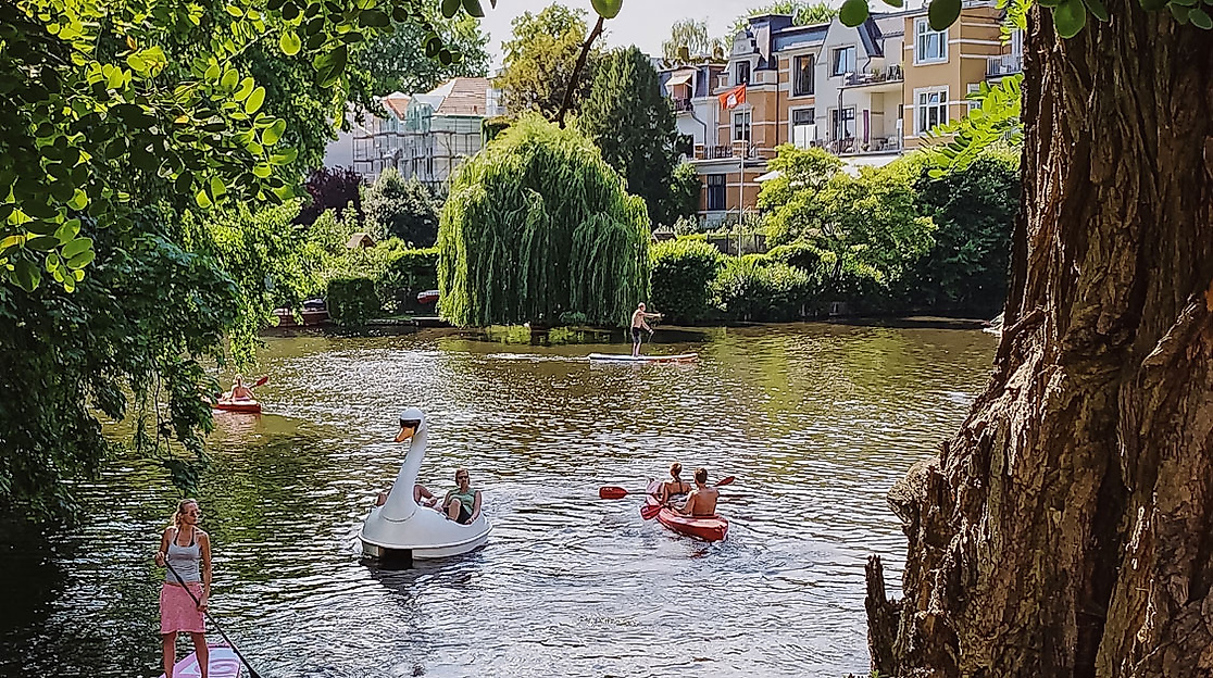 Die Alster bei Winterhude in Hamburg