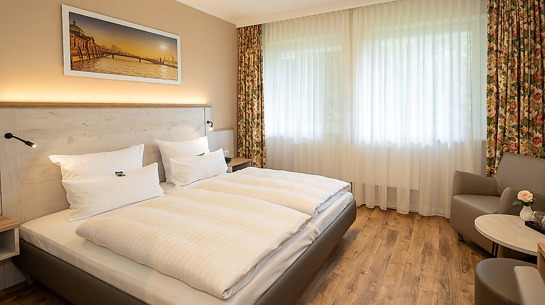 Hotel Rosengarten Hamburg: Double room garden view