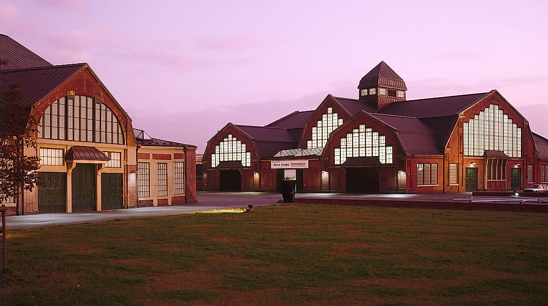 Die Halle für aktuelle Kunst und das Haus der Photographie