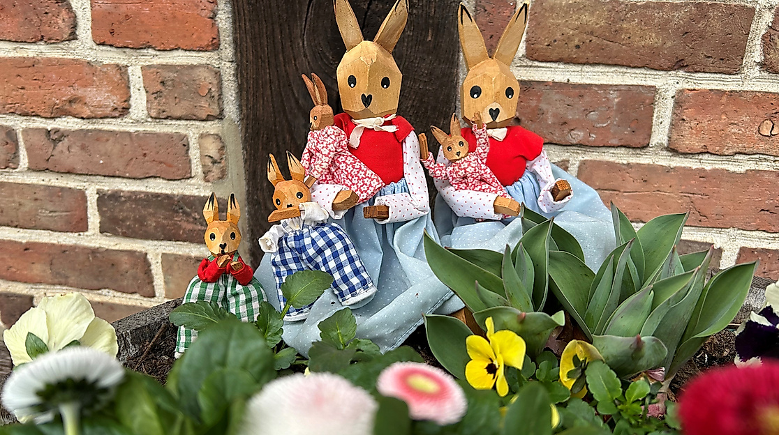 Osterhasen-Familie im Rieck Haus