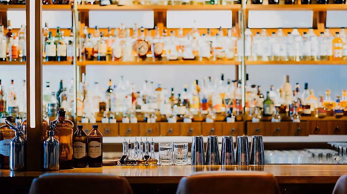 club20457-bar-nachtleben-c-unsplash-chuttersnap