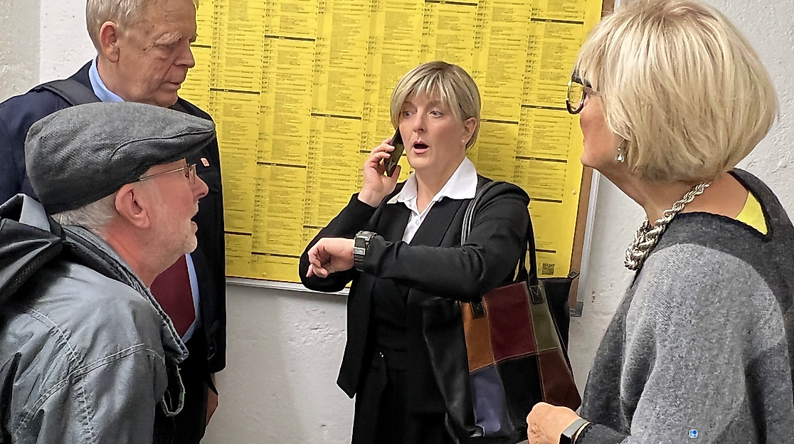 Niederdeutsche Bühne Rostock - „Dat Bahn-Chaos – Reisende sall man uphollen“