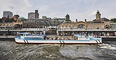 landungsbruecken_wasserseite_c-thisisjulia-photography-6