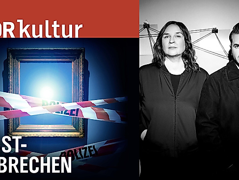 Collage from the NDR Kultur podcast logo “Art Crime” and a black-and-white photo of the two podcast hosts, dressed in dark clothing and standing in front of stretched strings. The podcast cover shows an empty picture frame with streched police tape.