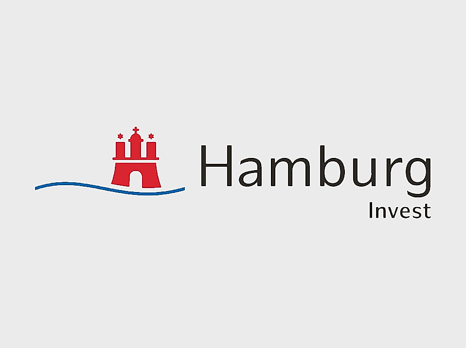 Logo von Hamburg Invest mit rotem Stadttor, blauem Wellensymbol und schwarzem Schriftzug auf grauem Hintergrund