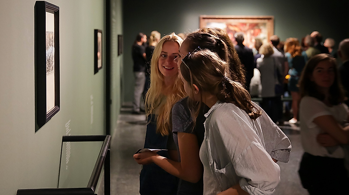 Young Member: Chez Amis - F.C. Gundlach. You´ll Never Watch Alone