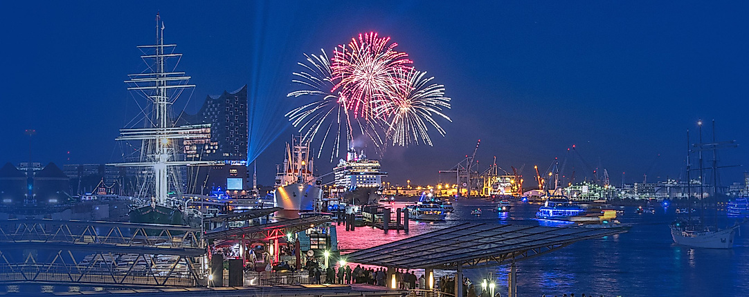 Reisepaket: Feuerwerksfahrt Hafen Hamburg