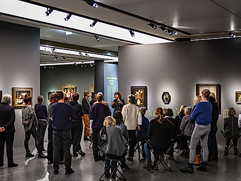 Kunst im Kontext: Wer trägt das Kind?