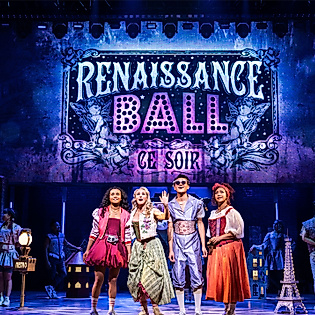 Julia und ihre Freunde auf dem Renaissance Ball